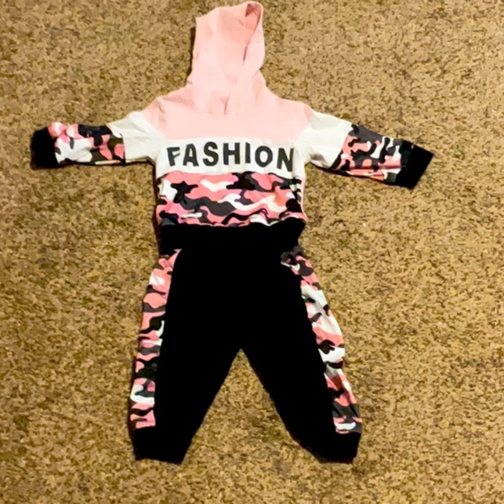 Shein animal print pant set, 12-18 months.